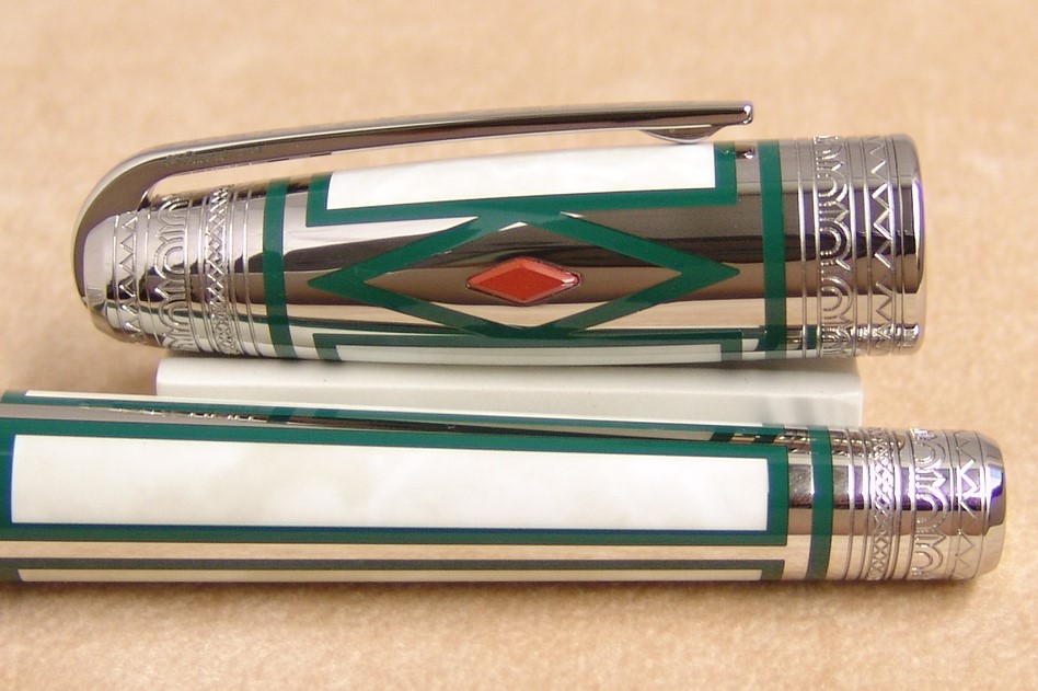 STDupontLimitedEditionMediciFountainPen_F